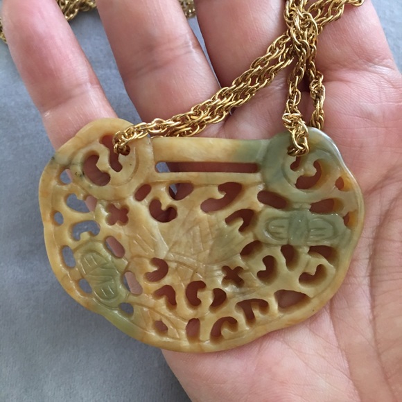 Estate Chinese yellow green gemstone pendant - Picture 3 of 7